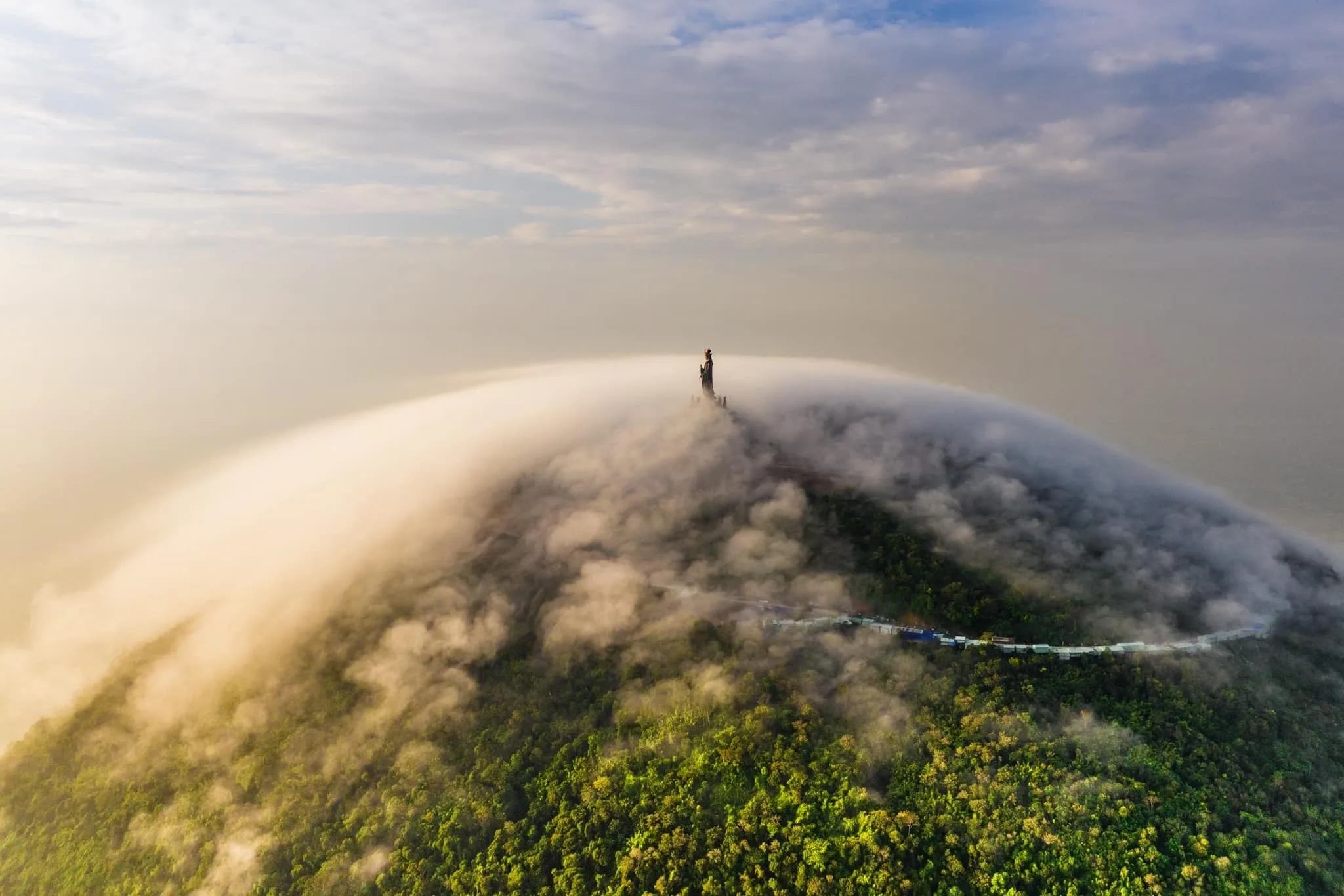 Tour Tây Ninh 1 Ngày: Chinh Phục Núi Bà Đen, Viếng Tòa Thánh & Chùa Gò Kén